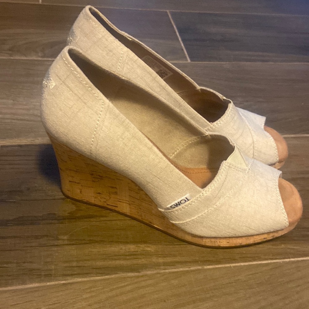 Toms wedges